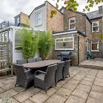 Stylish Victorian 3 Bed House Huge Garden/Parking