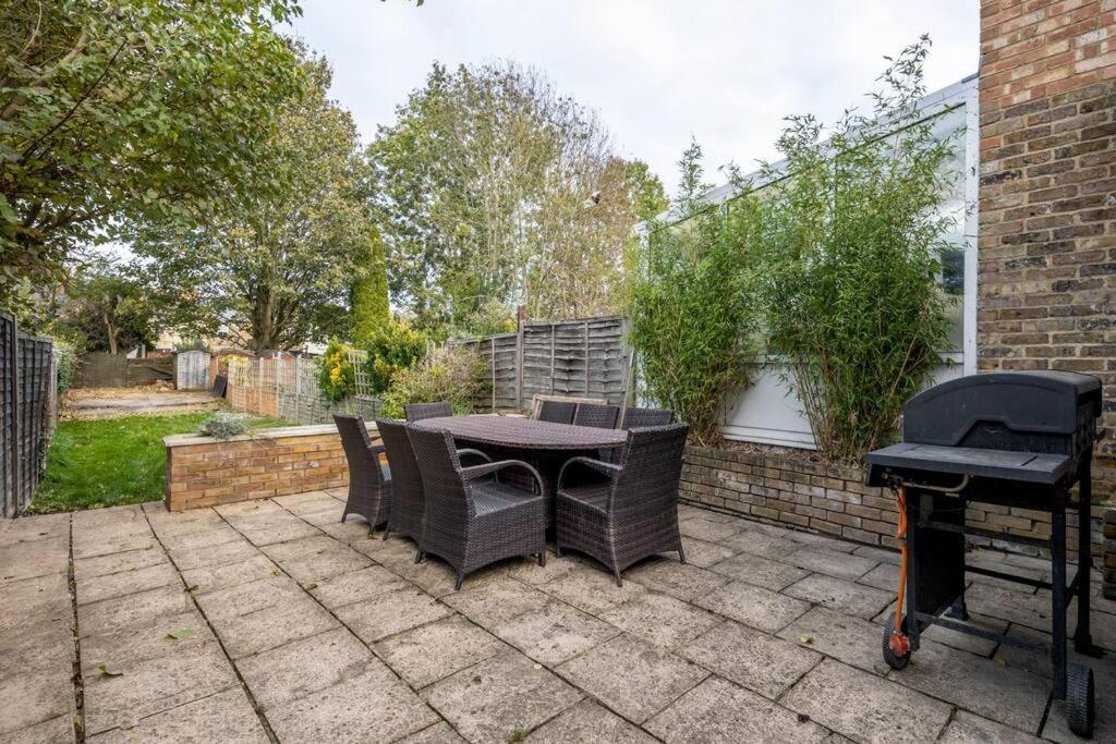 Stylish Victorian 3 Bed House Huge Garden/parking