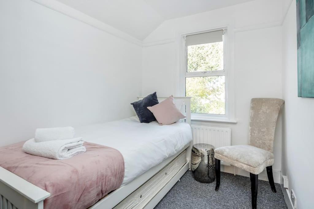 Holiday home Stylish Victorian 3 Bed House Huge Garden/parking *